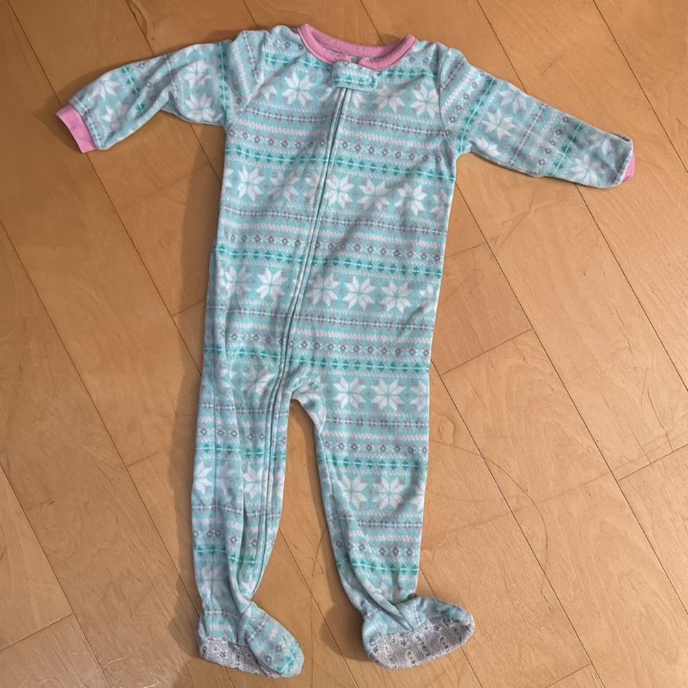 Carter’s PJS - Picture 3 of 8
